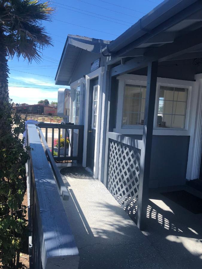 The Monterey Fireplace Inn 외부 사진