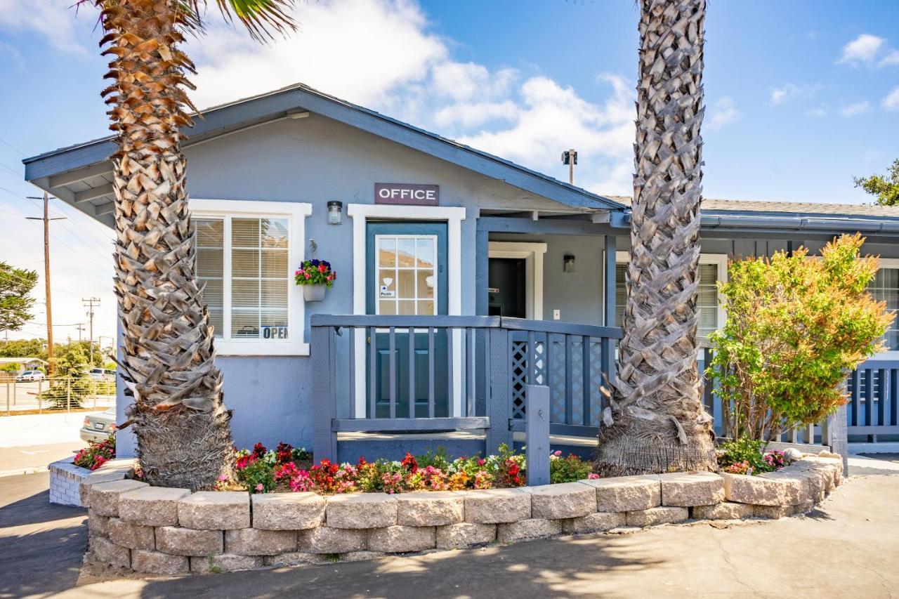 The Monterey Fireplace Inn 외부 사진