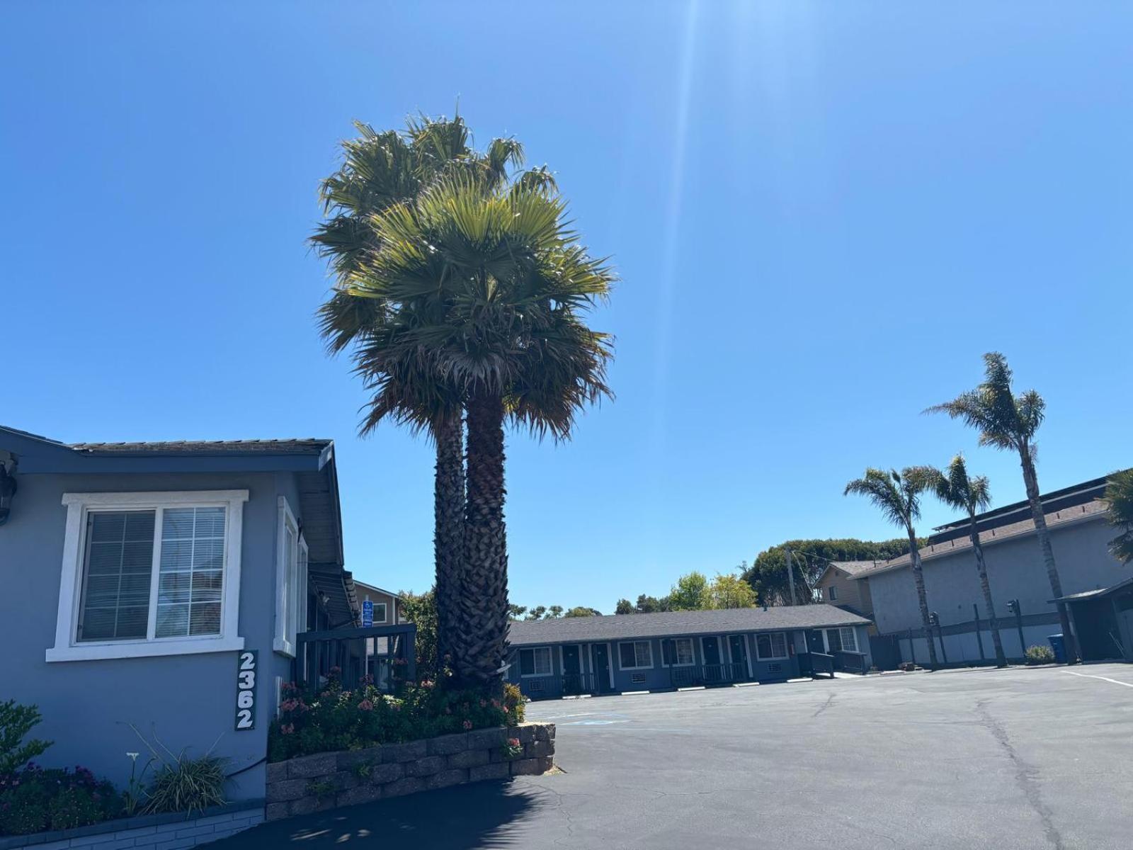 The Monterey Fireplace Inn 외부 사진