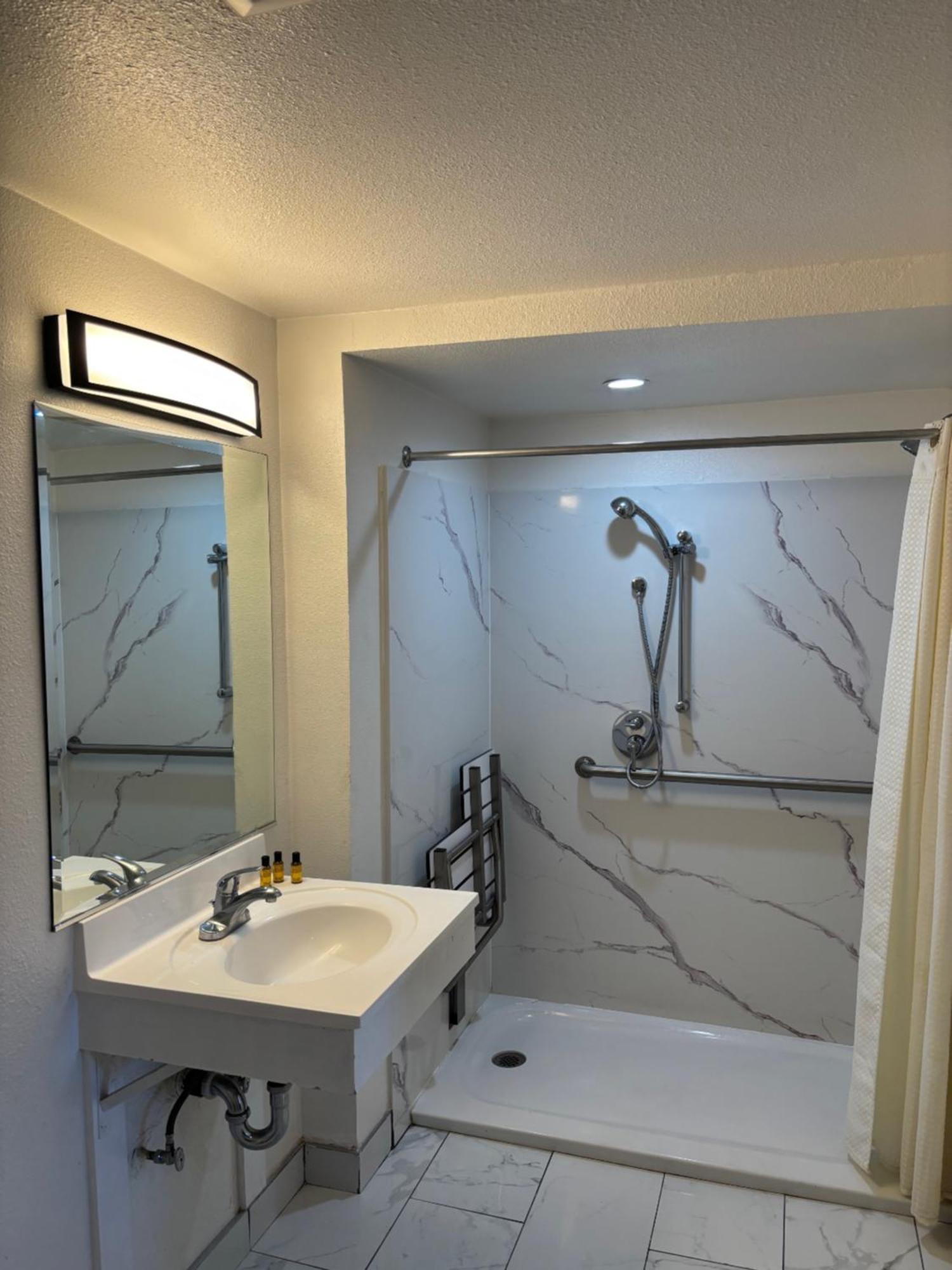 The Monterey Fireplace Inn 외부 사진